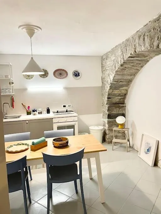Casa Curie 17 In Borgo Storico Villa Moltrasio Holiday home