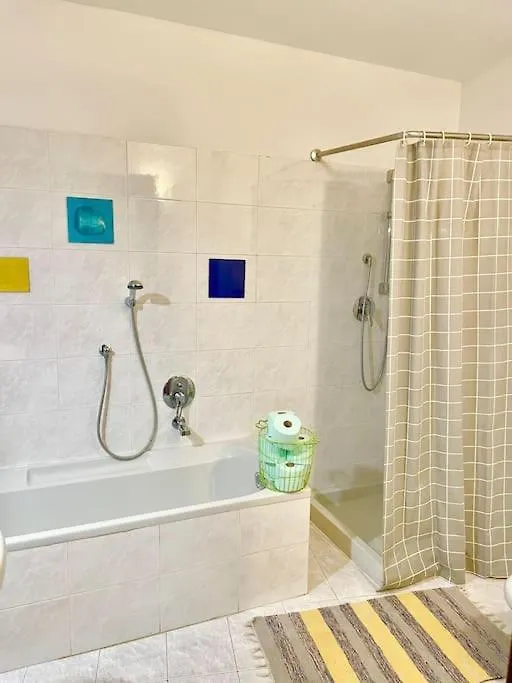 Casa Curie 17 In Borgo Storico Villa Moltrasio Holiday home