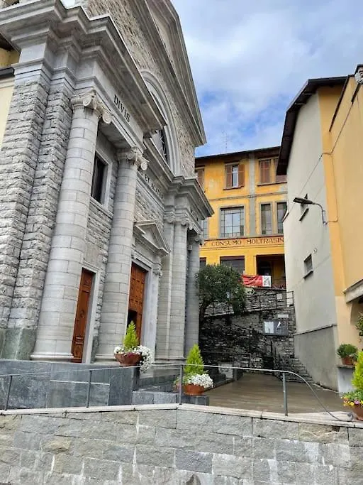 Holiday home Casa Curie 17 In Borgo Storico Villa Moltrasio Italy